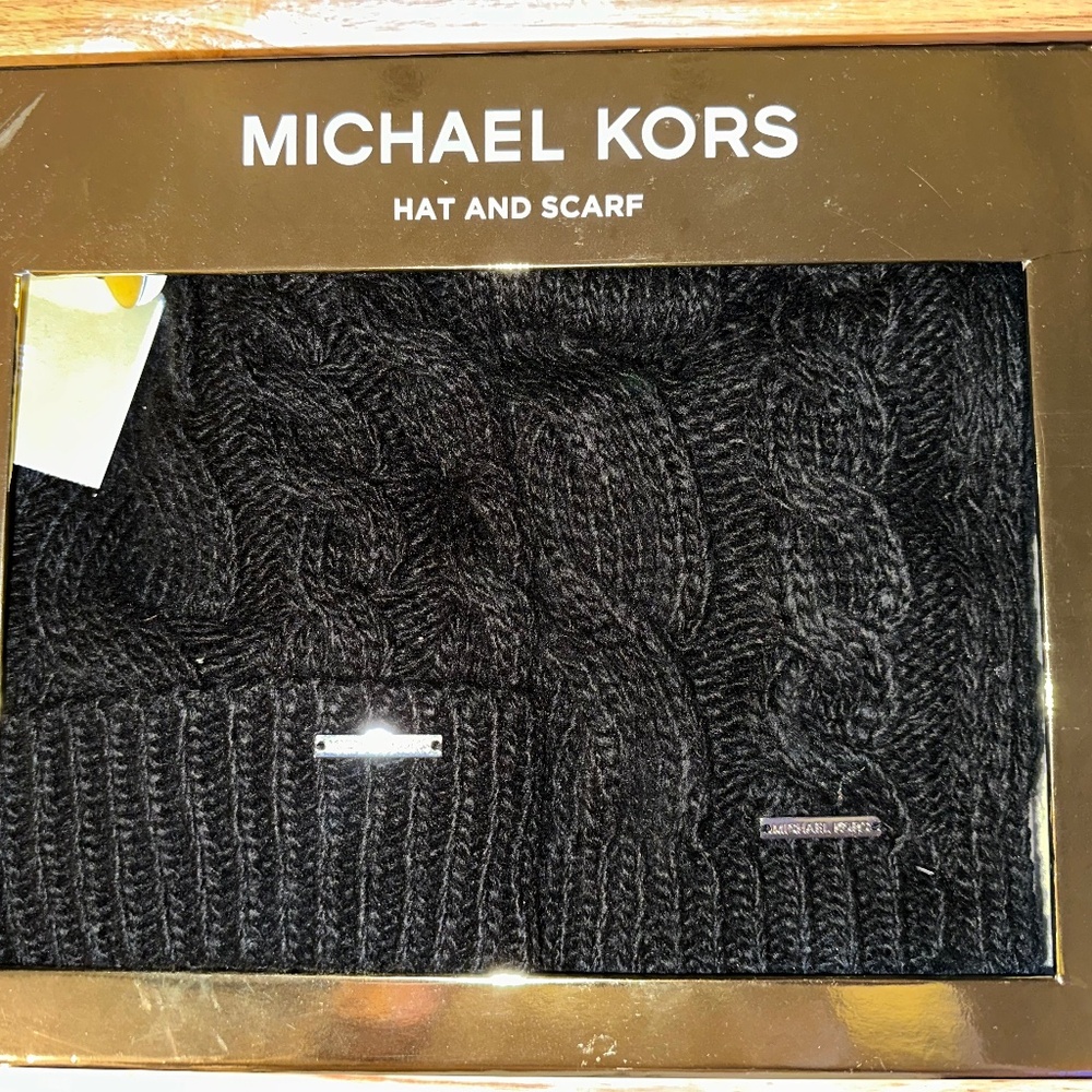 Michael Kors Hat & Scarf Box Set (New)